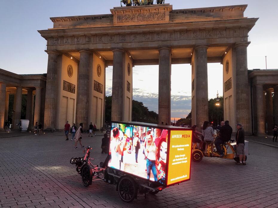 Ambermedia entwickelt elektrisches Bike mit digitalem 360-Grad-Screen