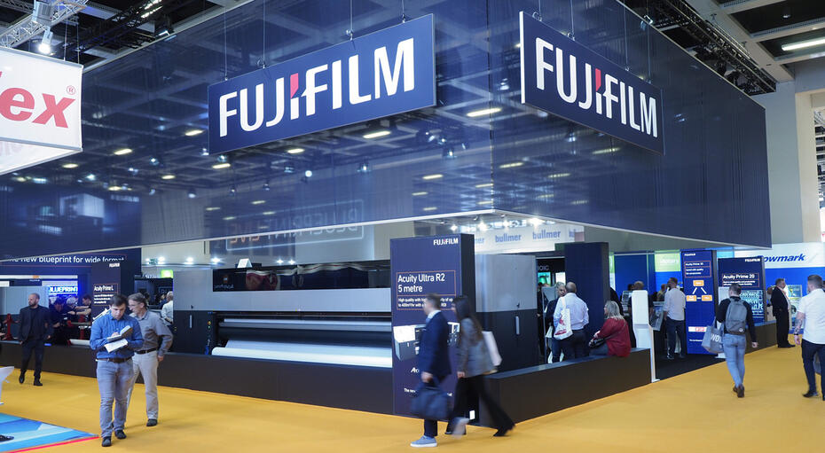 Fuji_Messestand_wb